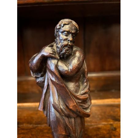 Kleine geschnitzte Figur eines Heiligen aus dem 18. Jahrhundert