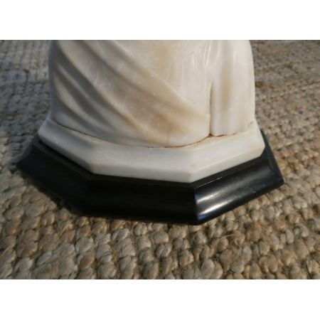 Englische Marmorbüste eines Mädchensaus den 1920er Jahren