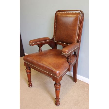 Englischer massiver Mahagoni-Leder-Schreibtischstuhl in antiker Qualität