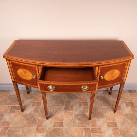 Englisches massives Mahagoni-Sideboard mit Intarsien