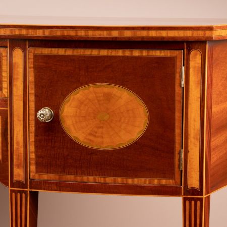 Englisches massives Mahagoni-Sideboard mit Intarsien