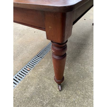 Englischer Landhaus Esstisch aus massivem Mahagoniholz