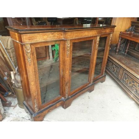 Englischer Viktorianischer Beistellschrank aus massivem Nussbaum mit Intarsien