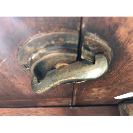 Antiker englischer Esstisch aus massivem Mahagoniholz