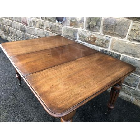 Antiker englischer Esstisch aus massivem Mahagoniholz