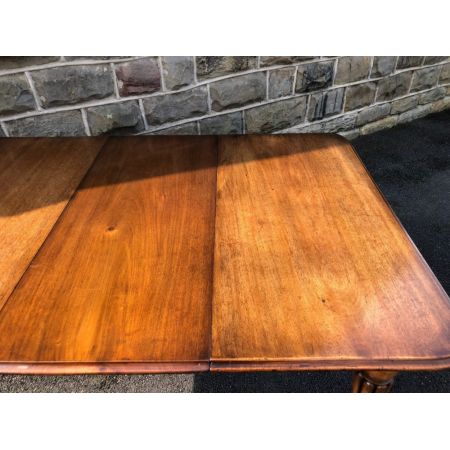 Antiker englischer Esstisch aus massivem Mahagoniholz