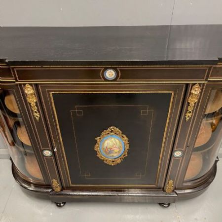 Viktorianische ebonisierte und intarsierte englische Kommode aus Massivholz