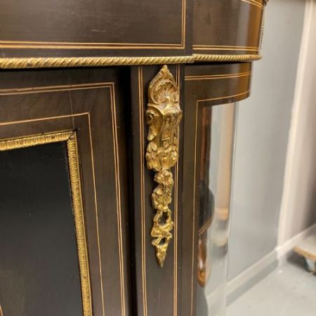 Viktorianische ebonisierte und intarsierte englische Kommode aus Massivholz