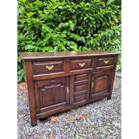 Englische Kommode aus massiver nordwaleser Eiche aus dem 18. Jahrhundert