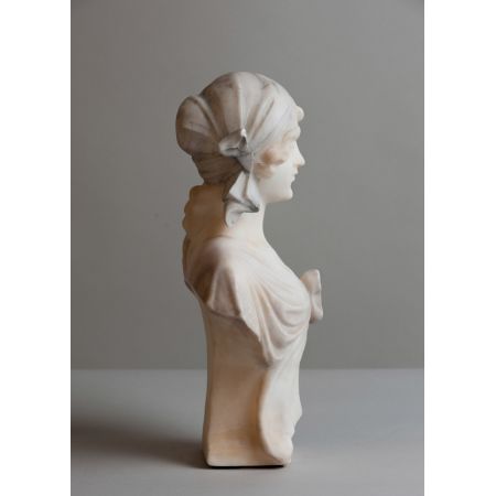 Geschnitzte italienische Alabasterskulptur, signiert a.cipriani