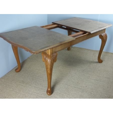 Antiker Esstisch im  englischem Queen-Anne-Design aus Wurzelnussbaum im Art Deco-Stil