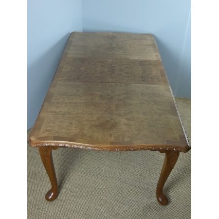 Antiker Esstisch im  englischem Queen-Anne-Design aus Wurzelnussbaum im Art Deco-Stil