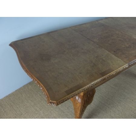 Antiker Esstisch im  englischem Queen-Anne-Design aus Wurzelnussbaum im Art Deco-Stil