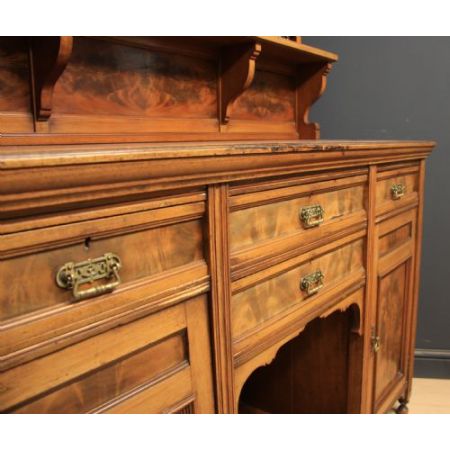 Anrichte aus der viktorianischen ästhetischen Bewegung