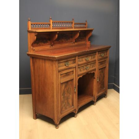 Anrichte aus der viktorianischen ästhetischen Bewegung