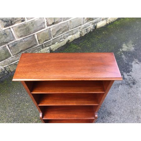 Schlankes, offenes Mahagoni-Bücherregal