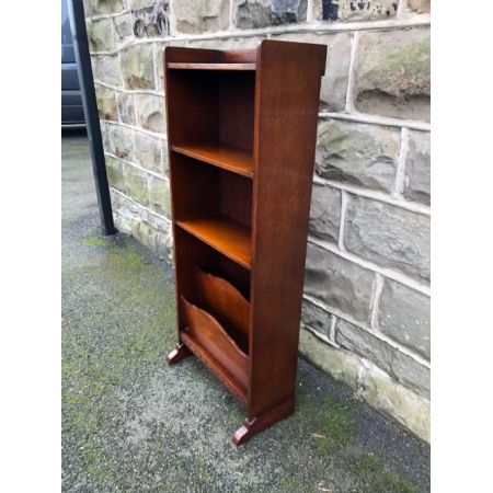 Schlankes offenes Bücherregal aus Eiche