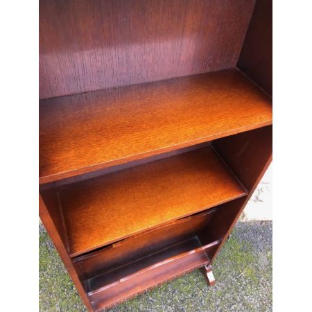 Schlankes offenes Bücherregal aus Eiche