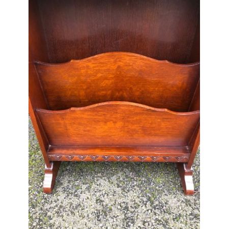 Schlankes offenes Bücherregal aus Eiche