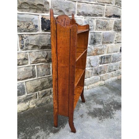 Kunsthandwerkliches Bücherregal aus Eiche