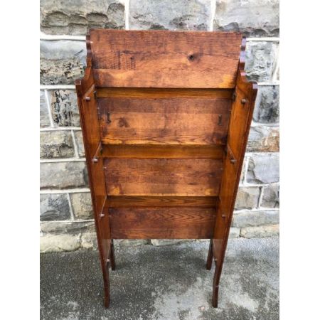 Kunsthandwerkliches Bücherregal aus Eiche