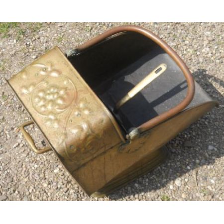 Englische Art Nouveau / Jugendstil Messing Kohlebox