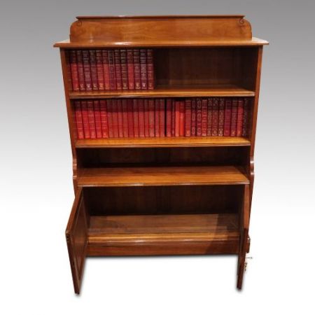 Paar antiker offener Bücherregale aus edwardianischem Nussbaum