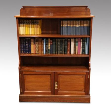 Paar antiker offener Bücherregale aus edwardianischem Nussbaum