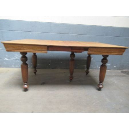 Ausziehbarer Esstisch aus Eiche