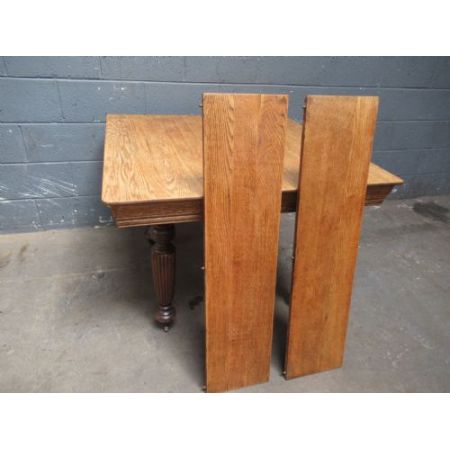 Ausziehbarer Esstisch aus Eiche