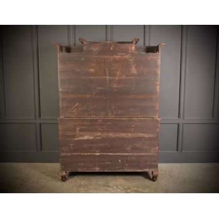 Antikes verglastes flammed Mahagoni Beakfront Bücherregal