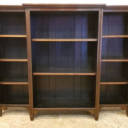 Antikes Arts & Craft Bücherregal mit Bruchfronten aus Massivholz
