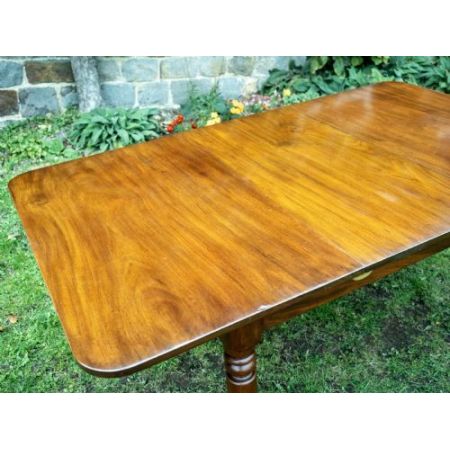 Kleiner ausziehbarer Mahagoni Esstisch aus der Regency Zeit