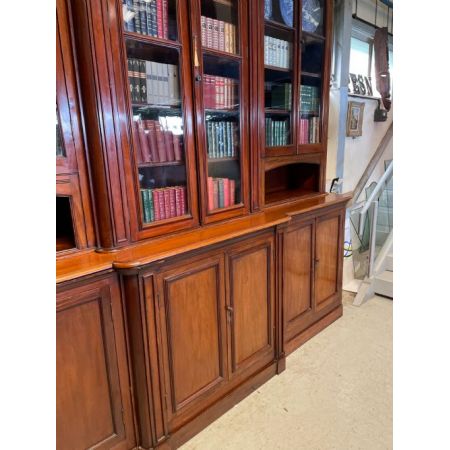 Großes Bücherregal aus Mahagoni von Richardson of Leeds im Landhausstil