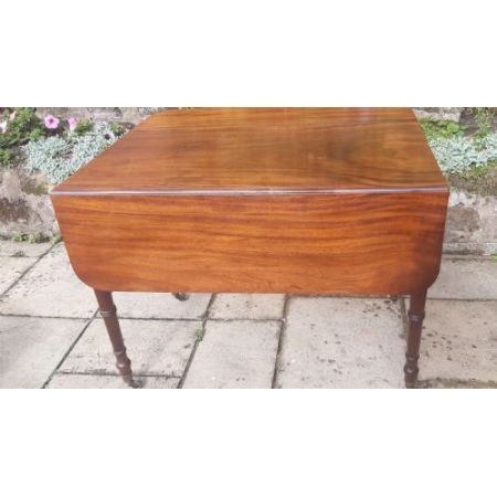 Pembroke Dining Table / Esstisch aus Mahagoni Massivholz