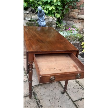 Pembroke Dining Table / Esstisch aus Mahagoni Massivholz