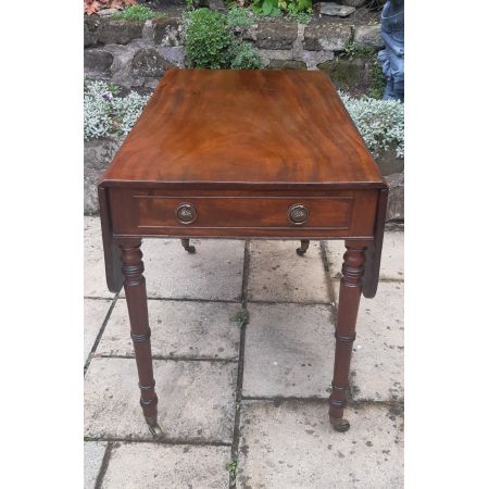 Pembroke Dining Table / Esstisch aus Mahagoni Massivholz