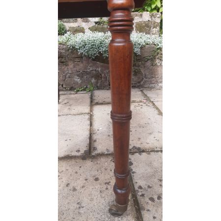 Pembroke Dining Table / Esstisch aus Mahagoni Massivholz