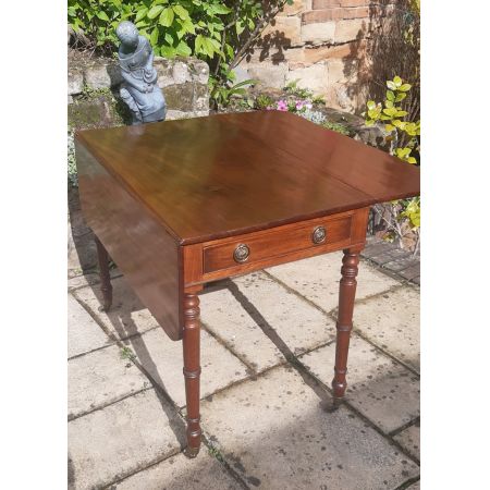 Pembroke Dining Table / Esstisch aus Mahagoni Massivholz