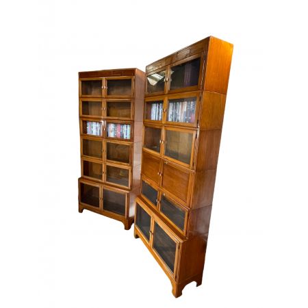 Nussbaum Bücherregal Paar aus Massivholz Globe wernicke