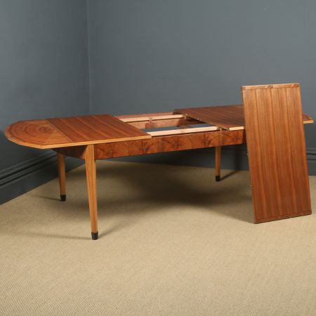 Antiker Art Déco gemaserter, ausziehbarer Esstisch aus Nussbaum