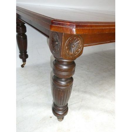 Massiver Nussbaum Esstisch