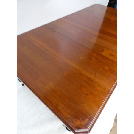 Massiver Nussbaum Esstisch