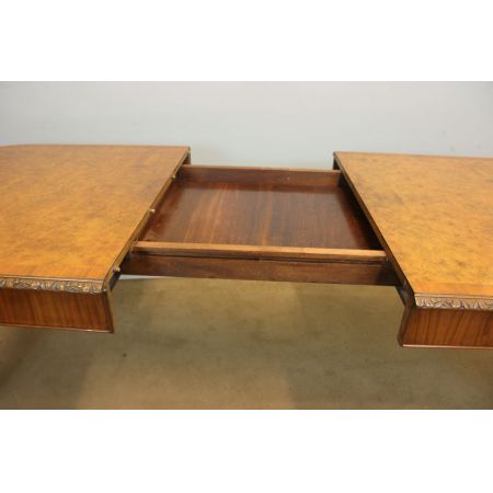 Antiker Esstisch im Queen-Anne-Stil