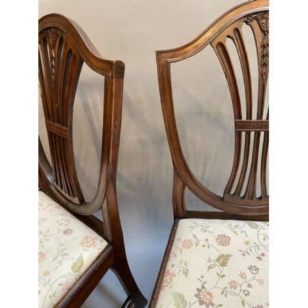 Paar georgianische Beistellstühle