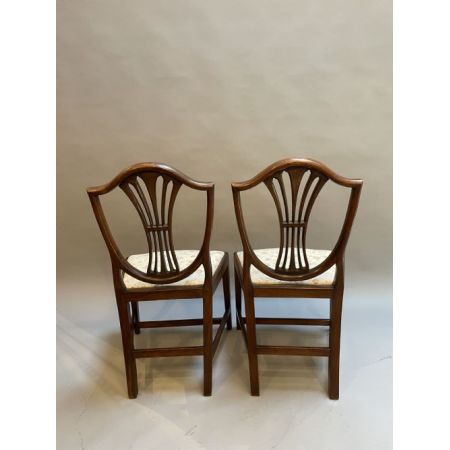 Paar georgianische Beistellstühle