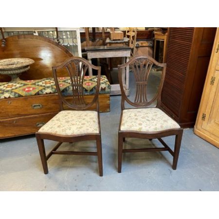 Paar georgianische Beistellstühle