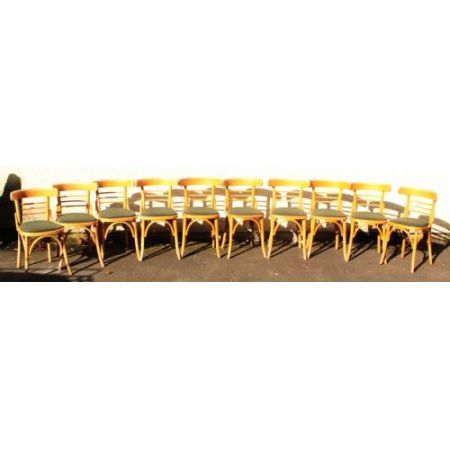 Satz von 10 Bugholzstühlen