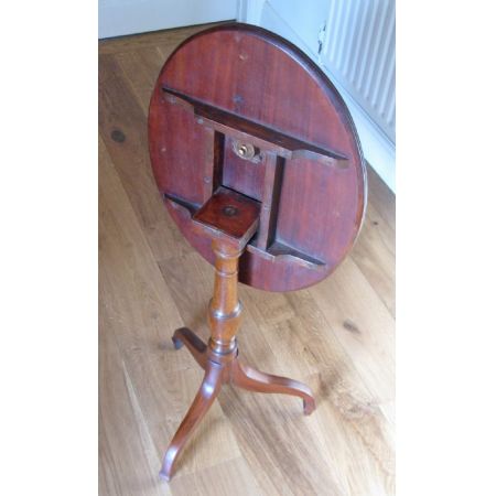 Kipptisch aus Mahagoni