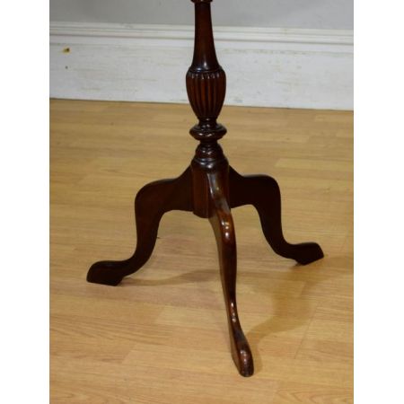 Antiker Weintisch aus schönem Mahagoni